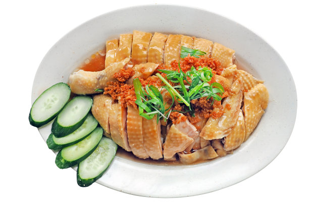 亚洲食物-中国蒸鸡切成块，在白色的盘子孤立的背景与剪切路径图片下载