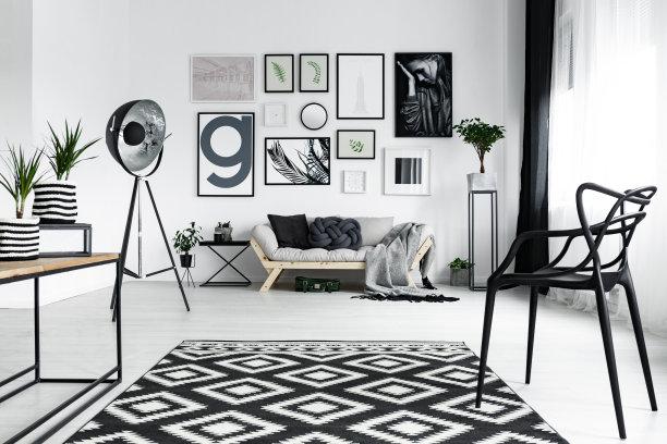 房间里有金属灯图片下载