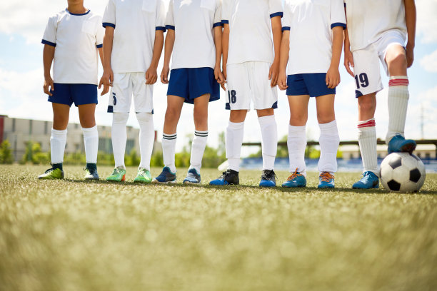 球场上不知名的足球队图片下载