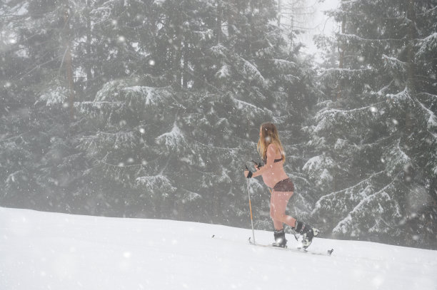 活跃的怀孕图片下载