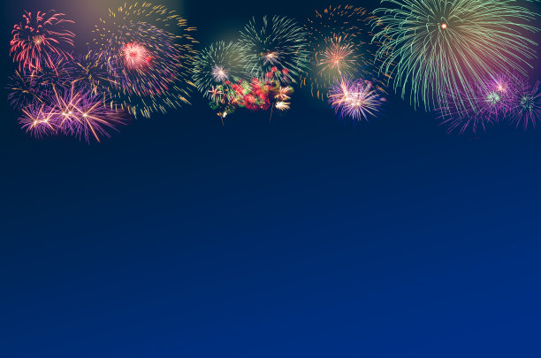 色彩缤纷的烟花黄昏背景与复制空间在底部的文本插入或装饰，节日庆祝的概念图片下载