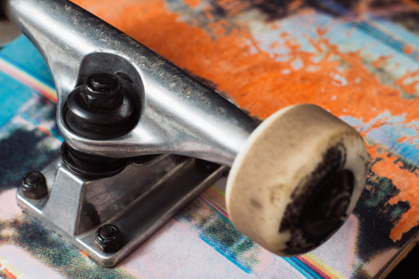 滑板车与底盘接近图片下载