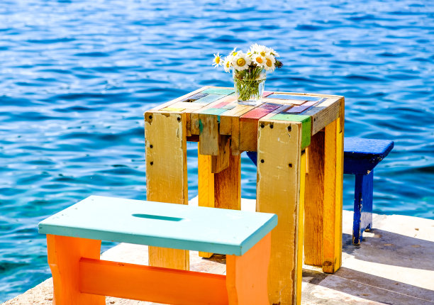 人行道上的餐厅图片下载