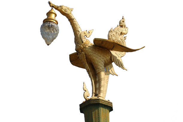 金色艺术神秘鸟的图案定位，灯架设计的天鹅雕像孤立在白色的背景，泰国传统古代独特风格的照明灯图片下载