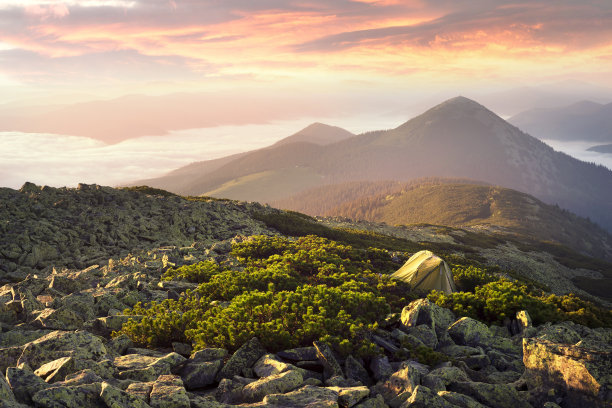 温柔的迷雾山脉图片下载