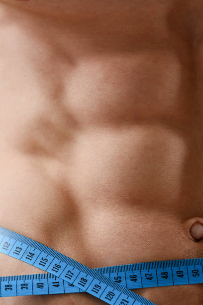 由于节食，这名男子瘦了下来，并向媒体大力宣传图片下载