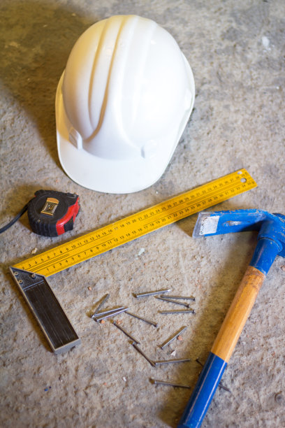 工地上建筑工人的工具图片下载