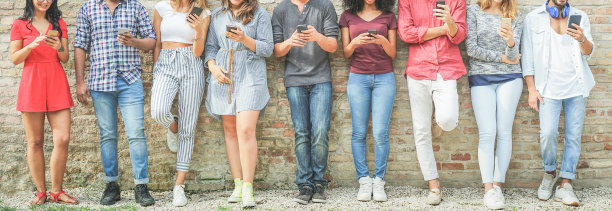 玩手机图片素材ID：310052028