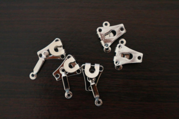 木桌上模糊的钩裤，柔和的焦点图片下载