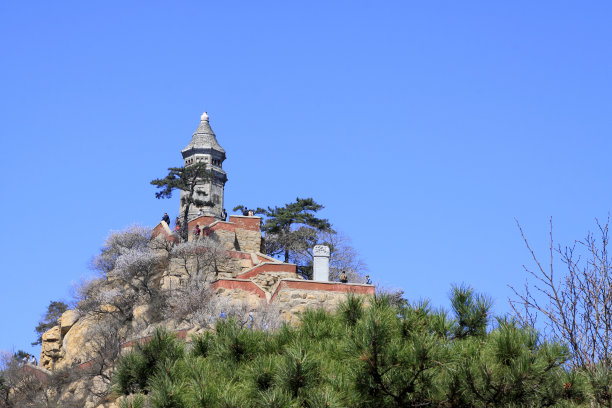 2014年4月5日，中国天津蓟县盘山景区的佛塔景观建筑素材图片