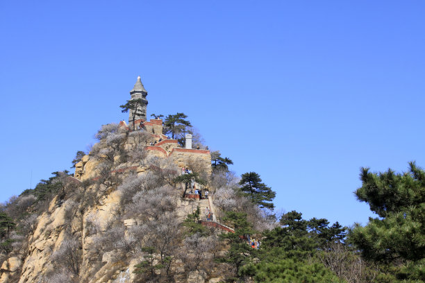 2014年4月5日，中国天津蓟县盘山景区的佛塔景观建筑素材图片
