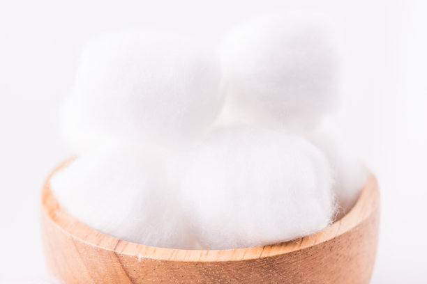 白色背景上的棉花图片下载