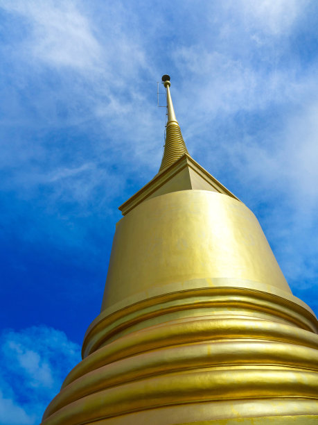 华chuk山丘寺金色宝塔素材图片