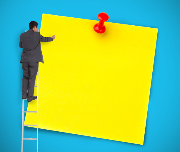 一个商人在一个巨大的黄色帖子上写着图片下载