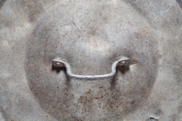 旧的金属外壳。图片下载