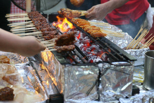 烤鸡街市场的场景图片下载