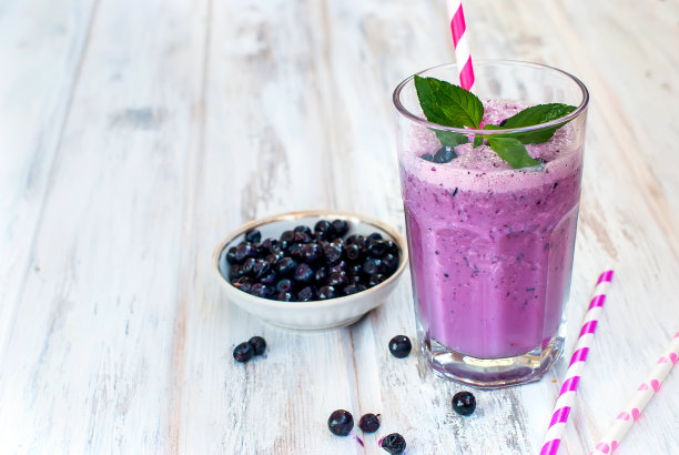 加蓝莓的奶昔图片下载