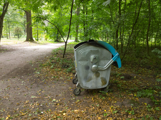垃圾桶。图片下载