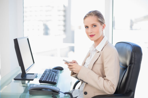 内容金发女商人短信图片下载