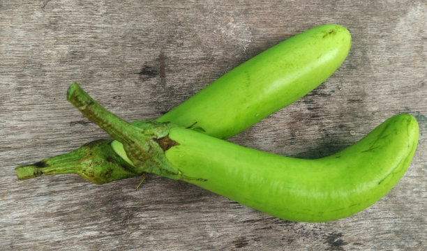 绿色长茄子图片下载