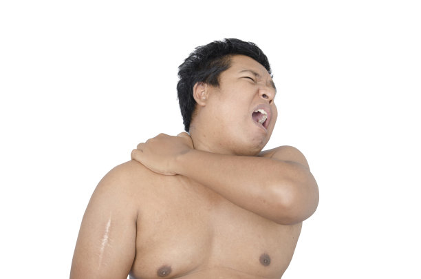 泰国男子肩膀疼痛的白色背景图片下载