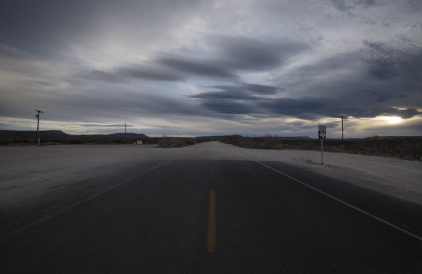 路的尽头图片下载