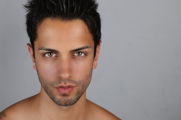 俊男赤膊肖像图片下载