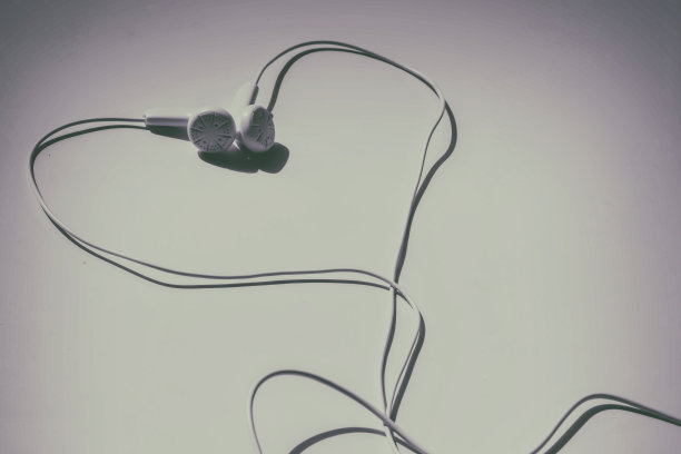 心形白色耳机图片下载