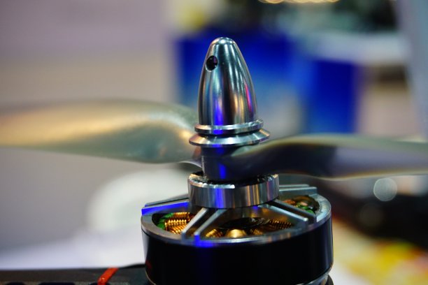 旋翼无人机。无人驾驶汽车图片下载