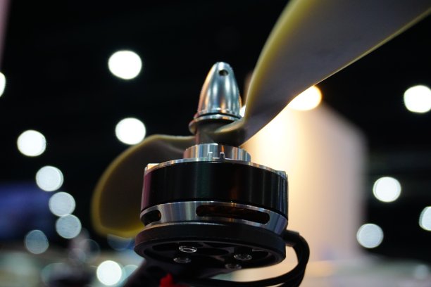 旋翼无人机。无人驾驶汽车图片下载