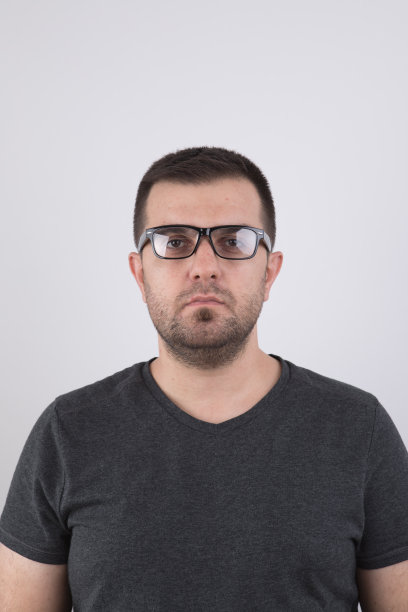 年轻人的肖像图片下载