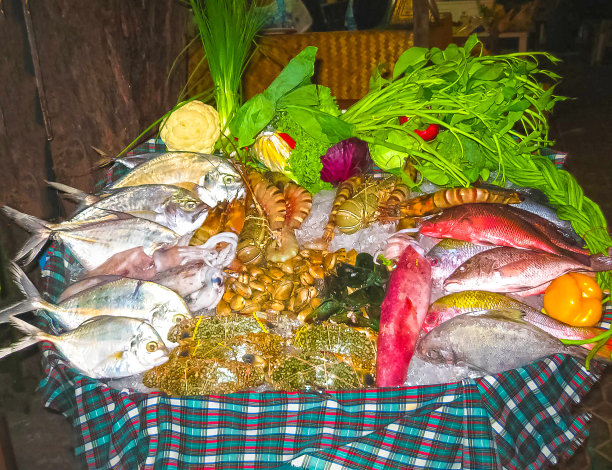 鱼市场里的冰海鲜图片下载