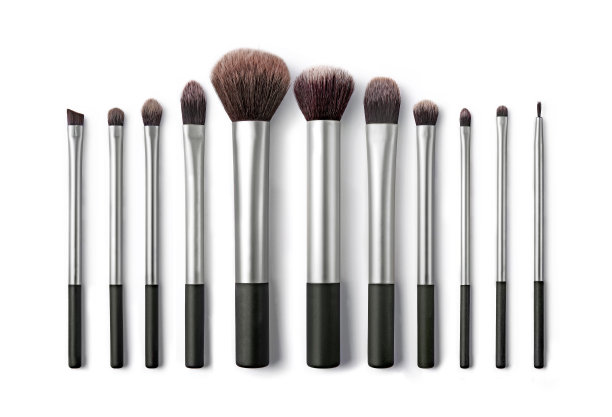 化妆刷隔离在白色图片下载