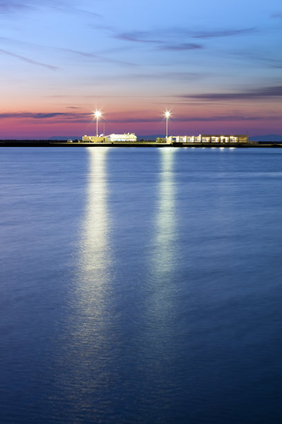 希腊纳克索斯港黄昏灯光图片下载