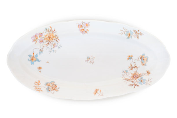 仿古装饰瓷长盘孤立在白色上，带有剪径图片下载