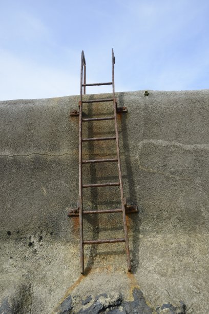 混凝土墩梯素材图片