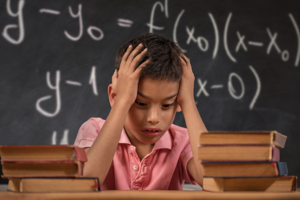 学生试图理解公式图片下载