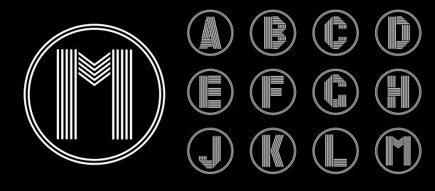 一套模板由四个大写字母组成，由白色条纹在黑色圆圈内。与阴影重叠。标志、字母、会徽设计新潮。图片下载