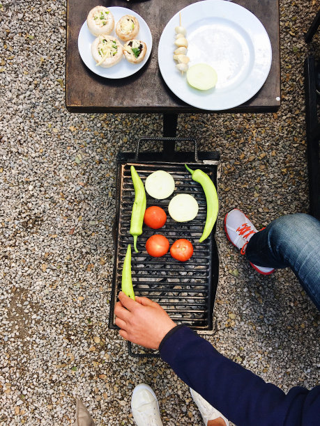 烤肉和蔬菜图片下载