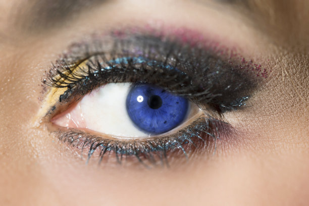 蓝眼睛女人图片下载