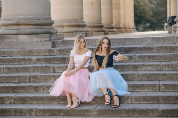 女孩的裙子图片下载