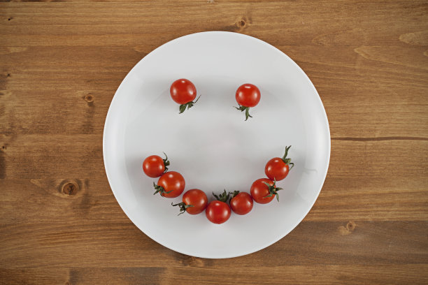 微笑的西红柿图片下载