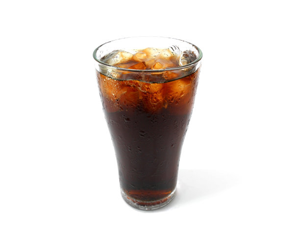 一杯加冰块的可乐图片下载
