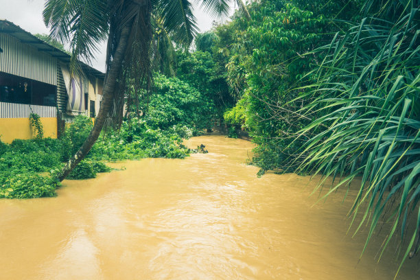 台风、飓风、极端天气和狂风造成的洪水素材图片