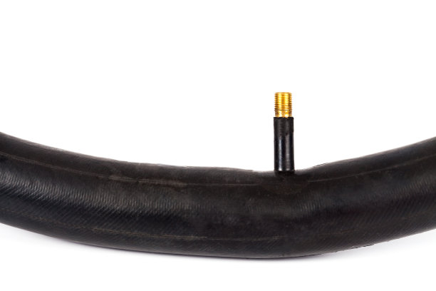 白色背景上的自行车内胎图片下载