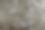 雨滴落在池塘里。图片下载