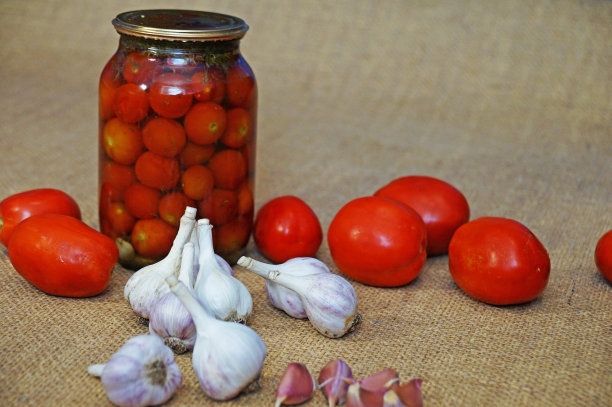 大蒜和西红柿。图片下载