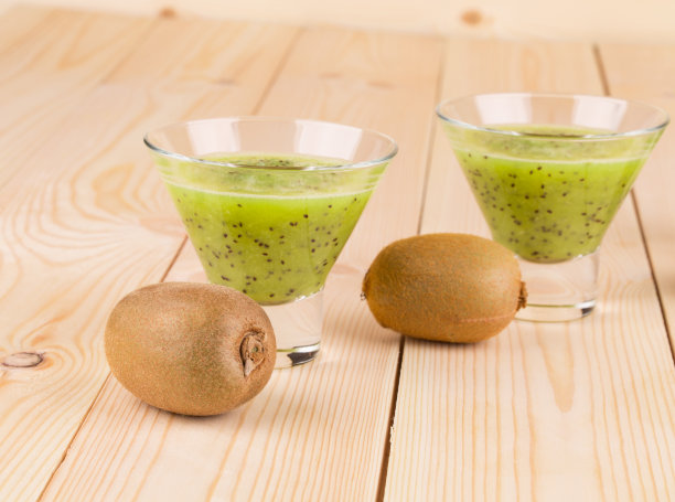 绿冰沙和猕猴桃。图片下载