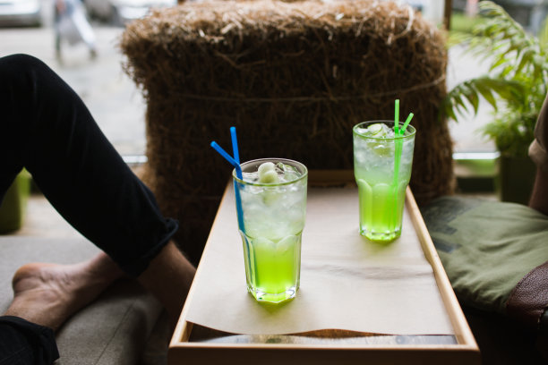 大气的休闲时间。愉快的会议图片下载