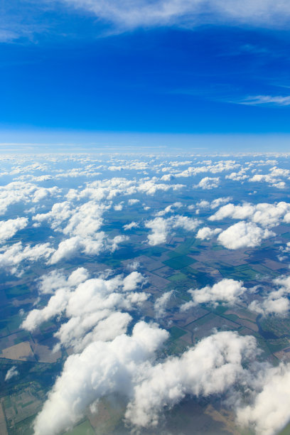 蓝天上的云朵图片下载